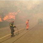 Palermo, scoppiano incendi in provincia: chiusa l'autostrada, evacuati hotel e scuole