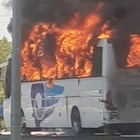 C'è Posta per Te, bus a fuoco in autogrill, paura per 50 passeggeri: stavano andando da Maria De Filippi