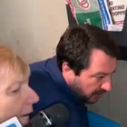Salvini, danneggiata l'auto della donna che indicava il citofono del tunisino: «Sfondato il parabrezza»