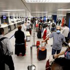 Coronavirus, zone rosse e tamponi rapidi negli aeroporti: il piano del governo