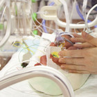 Bimbo di un mese e mezzo muore: «Stroncato da un infarto dal pediatra»