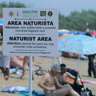 Spiaggia di nudisti e sesso libero: adesso il sindaco manda i vigili