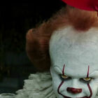 Il clown che terrorizza gli abitanti del villaggio: «E' una sfida». Le immagini choc delle telecamere di sicurezza