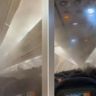 Nebbia dentro l'aereo in volo, paura tra i passeggeri. La compagnia: «Nessun pericolo, può succedere»