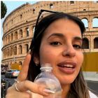 Acqua gratis al Colosseo, l'influencer spagnola impazzisce: «Incredibile, Roma è nel futuro»
