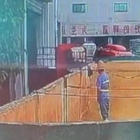 Birra Tsingtao, dipendente fa la pipì in un serbatoio di malto in lavorazione: il video diventa virale sui social, aperta un'indagine