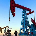 Petrolio in ribasso su indiscrezioni aumento offerta OPEC+