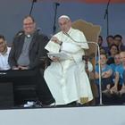 Papa Francesco ai giovani: «Le pasticche rovinano la vita»