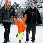 Chiara Ferragni, la foto al parco con la neve con Fedez e Leone. Ma i fan notano un dettaglio: «Com'è possibile?»