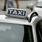 Auto mascherate da taxi senza nessuna licenza, fermati due finti conducenti. Allarme nella capitale: sono più di 100 gli illeciti già registrati