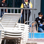Malore in piscina mentre nuota: bambino di 10 anni muore dopo i soccorsi