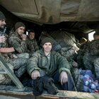 Ucraina, l'Italia ferma i container di armi. Per ora solo “razioni k”