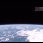Nasa, il video dallo spazio e i due strani oggetti in orbita