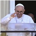 Papa Francesco, come sta dopo l'operazione: «Notte tranquilla, è vigile e in respiro spontaneo»