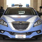 â¢ Le nuove auto della polizia con il tricolore sulle fiancate -Guarda