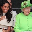 Meghan e Harry, la Regina Elisabetta dà il via libera: «Ok alla loro nuova vita»