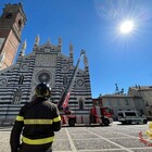 Monza, grossa croce si stacca dal Duomo per il vento: ferito un bambino di 5 anni