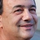 Il sindaco di Riace da Fazio, insorge la Lega: «La Rai divulga modelli distorti». Il Pd: «È censura»