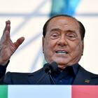 Berlusconi, doppia telefonata serale: «Lotto per uscire da questa infernale malattia»
