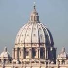 Vaticano, "manine" che fanno sparire dossier sulla lobby gay, l'accusa dell'ex nunzio Viganò