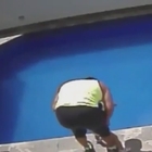 Annega la bimba in piscina, patrigno condannato a 100 anni di carcere: incastrato dal video