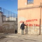 Salvini in Puglia, sui muri le scritte: sei razzista
Lui replica: «Le farei cancellare con la lingua» Salvini in Puglia, sui muri le scritte: sei razzista
Lui replica: «Le farei cancellare con la lingua»