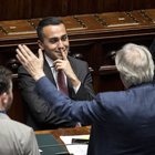 Sgarbi-Di Maio, faccia a faccia alla Camera: «Il vostro governo fa schifo ma voto sì alla fiducia»