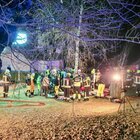 Il carro di Carnevale si ribalta, tragedia sfiorata a Bolzano: 16 feriti. Cos'è accaduto FOTO
