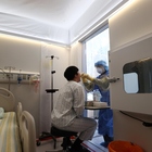 Urbino, focolaio in ospedale: 21 tra medici e infermieri positivi, chiusi due reparti