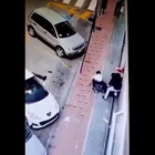 Migrante preso a sprangate dopo una lite al supermercato