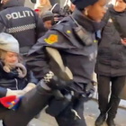 Greta Thunberg arrestata dalla polizia norvegese durante la protesta