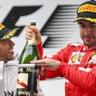 Hamilton alla Ferrari, Alonso lo provoca: «La Rossa il suo sogno? Strano, fino a due mesi fa non era così...»