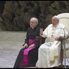 Il Papa non legge all'udienza: «Sto molto meglio ma fatico se parlo troppo»