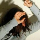 Tenta di violentare la figlia 16enne dei suoi amici ad una festa di compleanno: la madre blocca lo stupro. Arrestato 56enne