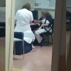 Nola (Napoli), bimbo piange e le infermiere si mettono lo smalto