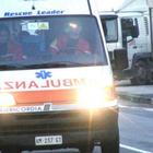 Volo di 3 metri mentre esegue dei lavori: paura per un uomo Volo di 3 metri mentre esegue dei lavori: paura per un uomo
