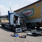 Incidente tra due mezzi pesanti alle porte di Matera: morto un camionista di Fasano