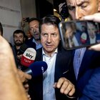 Conte, Raggi-Di Battista stringono l'avvocato: la mossa di far saltare Draghi è diventata un boomerang