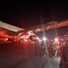 Esplode un caricabatterie sul volo intercontinentale: fiamme e terrore sull'aereo FOTO e VIDEO