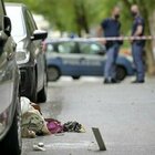 Roma, donna uccisa a coltellate in strada: marito fermato dai passanti e arrestato dalla polizia. Colpita almeno 10 volte