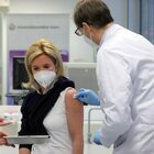 Vaccino Covid, sette infermiere licenziate in Sassonia perché hanno rifiutato il siero