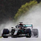 Formula 1, strepitosa pole di Hamilton nella pioggia battente di Spielberg. Naufragio Ferrari