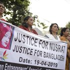 Bangladesh, studentessa denuncia gli abusi sessuali del preside a scuola: bruciata viva