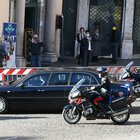 Sergio Mattarella attraversa le vie di Roma per raggiungere Montecitorio