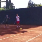 Fiorello spiega a Djokovic come giocare a tennis
