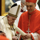 Vaticano, cardinale Gambetti: «Sono favorevole all'aumento dei salari»