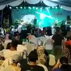 Tsunami in Indonesia, l'onda travolge il palco di un concerto rock