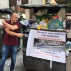 Roma, Garbatella invasa dai rifiuti. La denuncia del titolare dello storico "Bar della Roma": «È un'agonia, chiediamo i danni»
