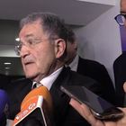 Migranti, Prodi: «Unica soluzione è porre fine a guerra in Libia»