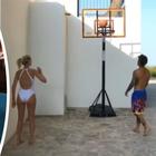 La Ferragni che non ti aspetti: a Ibiza si improvvisa cestista